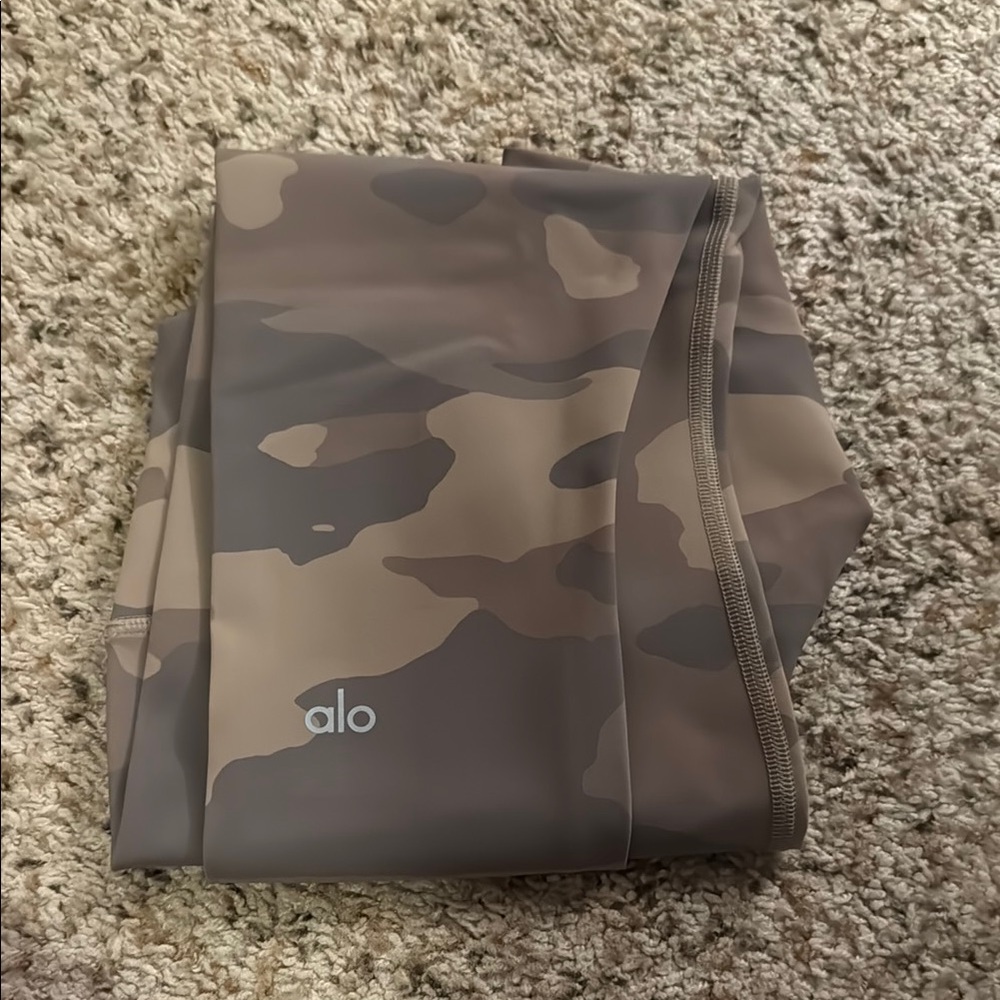ALO Yoga Camouflage Leggings - Brown and Tan